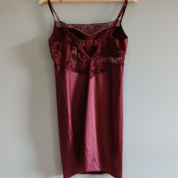 📏Slip with Adjustable Back Bra Strap - Picture 2 of 4